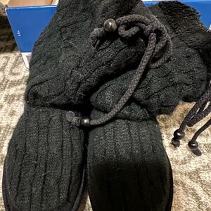 Skechers sweater boots size 6